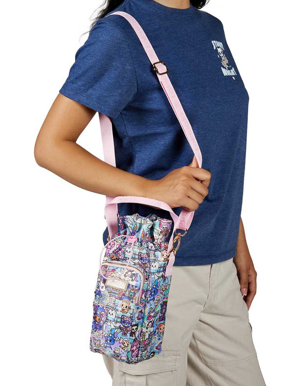 Someone with the water bottle carrier slung over their shoulder with a long pink strap.